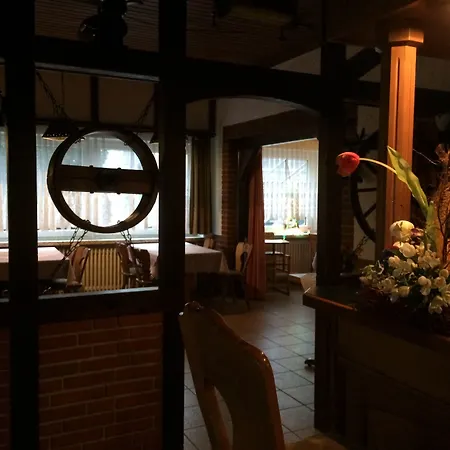 מלון Zur Krone 2*