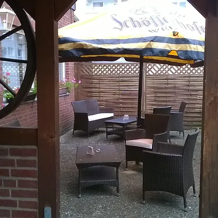 מלון Zur Krone 2*